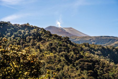 Téléchargez les photos : Vue panoramique du parc national Purace à Cauca, en Colombie - en image libre de droit
