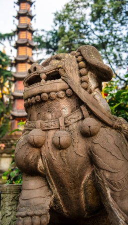 Téléchargez les photos : Chengdu, Chine - décembre 5, 2023 : Temple Wenshu par temps ensoleillé, HDR Image - en image libre de droit