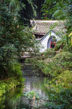 Téléchargez les photos : Chengdu, Chine - décembre 2, 2023 : Du Fu Thatched Cottage Park, HDR Image - en image libre de droit