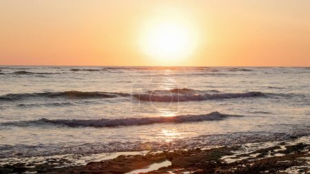 Foto de La puesta de sol desde la playa sirena playa en el parque nacional corcovado de costa rica - Imagen libre de derechos