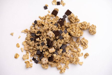 Téléchargez les photos : Un tas de céréales granola chocolat petit déjeuner - en image libre de droit