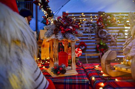 Foto de Decoraciones de Navidad en el mercado - Imagen libre de derechos