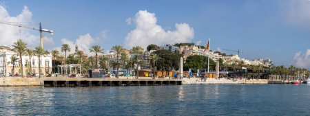 Téléchargez les photos : Vue panoramique sur le port de Carthagène Murcie Espagne vue de la mer. - en image libre de droit