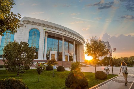 Téléchargez les photos : Le bâtiment de l'université d'Ouzbékistan - en image libre de droit