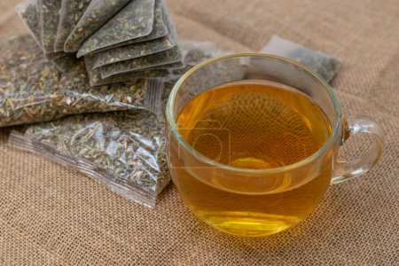 Téléchargez les photos : Herbal tea, background in rustic style - en image libre de droit