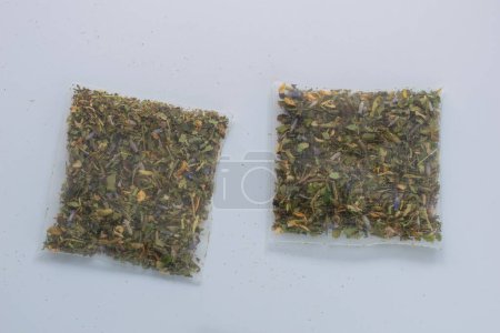 Téléchargez les photos : Herbal tea, nature herbs in sachets - en image libre de droit