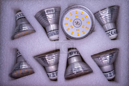led light bulb with yellow and white stripes GU10 base type connection