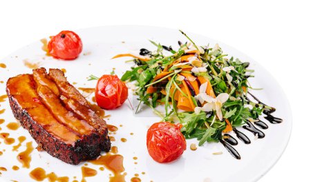 Téléchargez les photos : Tasty pork rib baked under sauce on plate - en image libre de droit