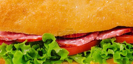Sandwich italien avec fond salami et laitue