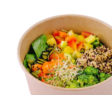 Umweltfreundliche Schüssel gefüllt mit buntem Quinoa-Salat, perfekt für eine gesunde Mahlzeit