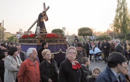 Téléchargez les photos : Holy Week in Zamora, Spain, on the afternoon of Passion Thursday,Transfer of the Nazarene of San Frontis. - en image libre de droit