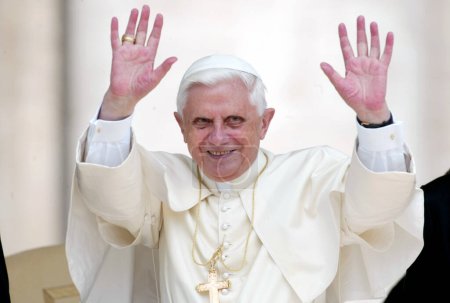 Téléchargez les photos : ROME, Italie - 31.12.2022 : (ARCHIVE IMAGE) Joseph Ratzinger, Pape Benoît XVI lors d'audiences au Vatican à Rome. Le pape Benoît XVI est mort à 9h35 le 31 décembre 2022 à Mater Ecclesiae au Vatican. Successeur du Pape Jean-Paul II à partir du 19 avril - en image libre de droit