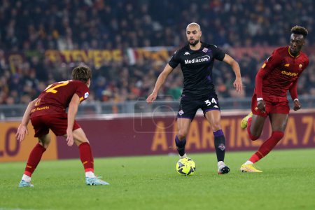 Téléchargez les photos : Rome, Italy 15.01.2023: Amrabat (Fiorentina) in action during the Serie A football match between AS Roma and AC Fiorentina  at Stadio Olimpico on January 15, 2023 in Rome, Italy. - en image libre de droit