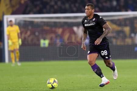 Téléchargez les photos : Rome, Italy 15.01.2023: Igor (Fiorentina) in action during the Serie A football match between AS Roma and AC Fiorentina  at Stadio Olimpico on January 15, 2023 in Rome, Italy. - en image libre de droit