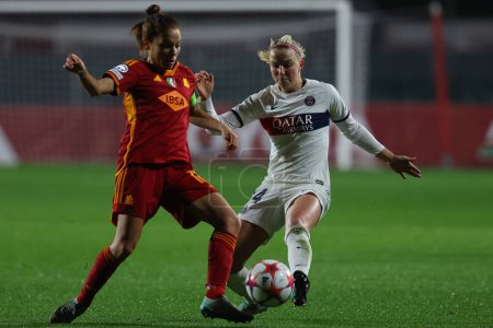 Photo for Rome, Italy 20.12.2023:Manuela Giugliano (Roma), Groenen of PSG in action during  the UEFA WOMEN CHAMPIONS League 2023-2024 football match AS ROMA vs Paris Saint-Germain at tre fontane stadium in Rome. - Royalty Free Image
