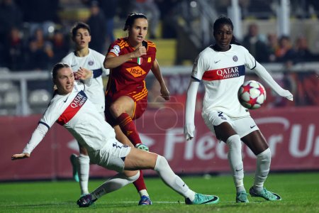 Photo for Rome, Italy 20.12.2023: Hunt of PSG, Evelyne Viens(Roma), Samoura of PSG  in action during  the UEFA WOMEN CHAMPIONS League 2023-2024 football match AS ROMA vs Paris Saint-Germain at tre fontane stadium in Rome. - Royalty Free Image