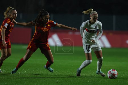 Photo for Rome, Italy 20.12.2023: Annamaria Serturini (Roma), Groenen pf PSG in action during  the UEFA WOMEN CHAMPIONS League 2023-2024 football match AS ROMA vs Paris Saint-Germain at tre fontane stadium in Rome. - Royalty Free Image
