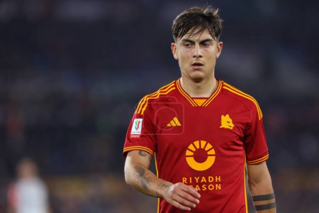 Foto de Rome, Italy 03.01.2024: Paulo Dybala of Roma in action during  the ITALY TIM CUP 2023-2024, round of 16,  football match AS ROMA VS CREMONESE at Olympic Stadium in Rome. - Imagen libre de derechos