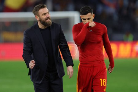 Photo for Rome, Italy 20.01.2024: Daniele De Rossi talk with Leandro Paredes of Roma at end of the  Italian Serie A TIM 2023-2024 football match AS Roma vs Hellas Verona at Olympic Stadium in Rome. - Royalty Free Image