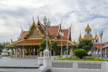 Foto de Temple Wat Ratchanatdaram Worawihan, Loha Prasat, Bangkok, Thailand. - Imagen libre de derechos
