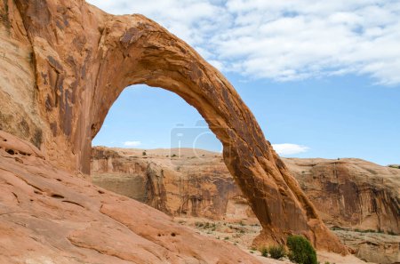 Foto de Formación Corona Arch al oeste de Moab, Utah, EE.UU.. - Imagen libre de derechos