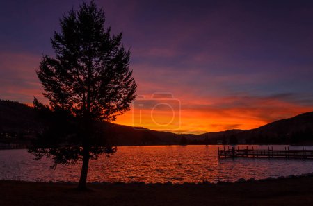 Foto de Lago Nottingham al atardecer en Avon, Colorado. Foto de alta calidad - Imagen libre de derechos