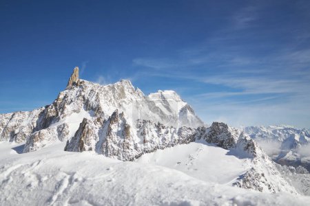 Foto de Vista de la montaña desde la estación de cielo SkyWay Monte Bianco en Courmayeur, Valle d 'Aosta, Italia - Imagen libre de derechos