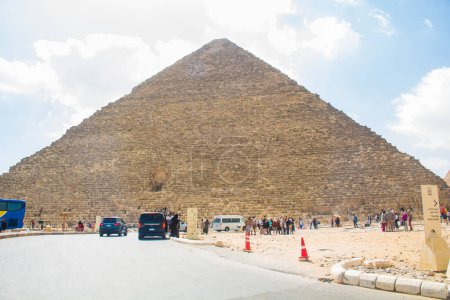 Foto de Fotografía arqueológica, Gran Pirámide de Giza, Pirámide de Keops, La foto es enfoque selectivo con poca profundidad de campo. Tomado El Cairo Egipto en 6 Marzo 2023 - Imagen libre de derechos
