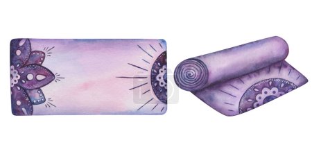 Conjunto de ilustraciones en acuarela. Esterilla de yoga pintada a mano en color púrpura con flor de loto, mandala, sol ornamentado. Esterilla enrollada para fitness, ejercicio, ejercicios. Equipamiento deportivo. Clip art aislado