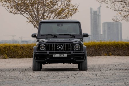 Foto de Emiratos Árabes Unidos, Dubai, 26-octubre-2022, Mercedes G63 hecho, al aire libre, vista frontal. - Imagen libre de derechos