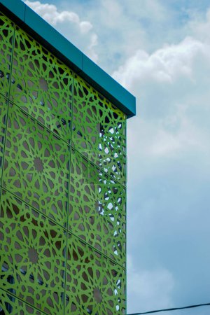 Foto de Revestimiento de fachada. paneles de aluminio perforado para fachadas - Imagen libre de derechos