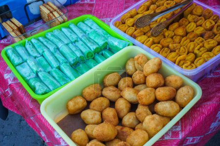 Traditionelles Streetfood in Indonesien namens Jajanan Pasar.