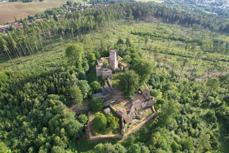 Foto de Histórico antiguo castillo Orlk por Humpolec ciudad Vysocina República Checa vista panorámica panorámica aérea - Imagen libre de derechos