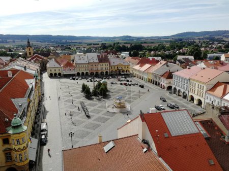 Téléchargez les photos : Jicin, République tchèque - 24 juillet 2022 : Jicin et ses bâtiments historiques du centre-ville, sa place de la vieille ville et son église - en image libre de droit