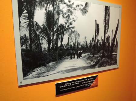 Foto de Saigón, Vietnam-12 de marzo de 2020: War Remnants Museum- contiene exposiciones relacionadas con la Primera Guerra de Indochina y la Guerra de Vietnam. en Ho Chi Minh Ciudad-helicópteros y aeronaves - Imagen libre de derechos