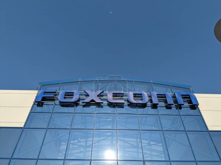 Téléchargez les photos : Kolin, République tchèque-Juillet 14 2023 : Foxconn entreprise, grande société de technologie et employeur dans cette région, usine de production énorme et entrepôt de centre logistique - en image libre de droit