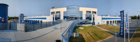 Foto de Kolin, República Checa-14 de julio de 2023: empresa Foxconn, gran empresa de tecnología y empleador en esta región, enorme fábrica de plantas de producción y almacén del centro logístico - Imagen libre de derechos