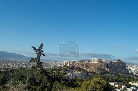 Ikonisches Stadtbild von Athen, Griechenland, das antike Geschichte mit moderner Lebendigkeit verbindet. Kultur, Erbe und Schönheit erkunden.