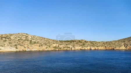 Entdecken Sie den faszinierenden Charme der Insel Ios, Griechenland. Tauchen Sie ein in seine atemberaubende Landschaft und seine lebendige Kultur. Ruhige Strände, azurblaues Wasser.