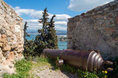 Entdecken Sie die antike Schönheit der Burg von Karabas und Calcis, Griechenland.