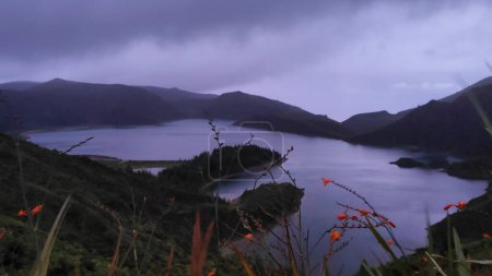 Captivating Azores: Un paraíso de exuberantes paisajes y aguas azules. Explora la belleza natural de estas encantadoras islas.