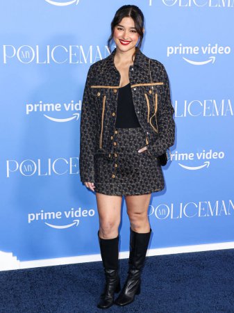 Téléchargez les photos : Filipino-American actress Liza Soberano arrives at the Los Angeles Premiere Of Amazon Prime Video's 'My Policeman' held at the Regency Bruin Theatre on November 1, 2022 in Westwood, Los Angeles, California, United States. - en image libre de droit
