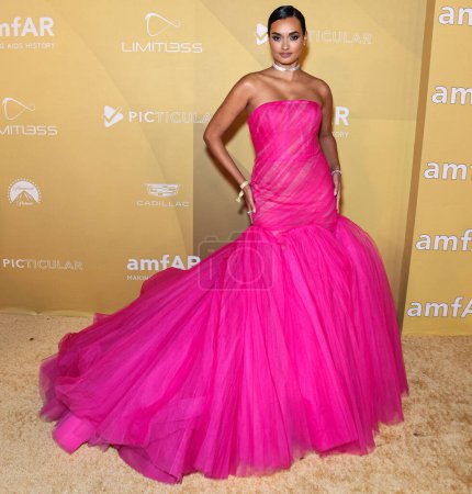Photo for Gizele Oliveira arrives at the 2022 amfAR Gala Los Angeles held at the Pacific Design Center on November 3, 2022 in West Hollywood, Los Angeles, California, United States. - Royalty Free Image