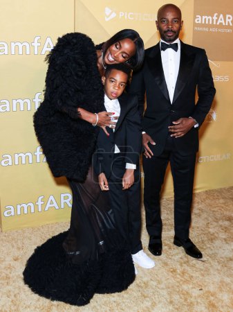 Photo for Kelly Rowland, son Titan Jewell Weatherspoon and husband Tim Witherspoon arrive at the 2022 amfAR Gala Los Angeles held at the Pacific Design Center on November 3, 2022 in West Hollywood, Los Angeles, California, United States. - Royalty Free Image