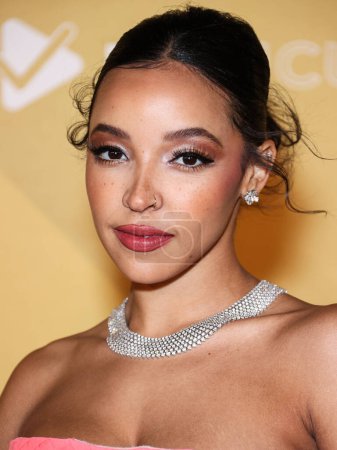 Photo for Tinashe arrives at the 2022 amfAR Gala Los Angeles held at the Pacific Design Center on November 3, 2022 in West Hollywood, Los Angeles, California, United States. - Royalty Free Image