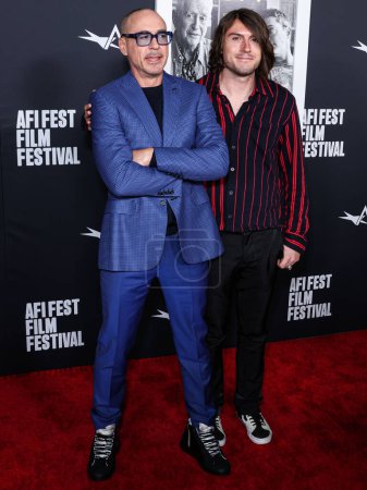 Foto de El actor estadounidense Robert Downey Jr. y su hijo Indio Falconer Downey llegan al AFI Fest 2022 - Proyección especial de 'Sr.' de Netflix. celebrado en el TCL Chinese Theatre IMAX el 4 de noviembre de 2022 en Hollywood, Los Ángeles, California, Estados Unidos. - Imagen libre de derechos