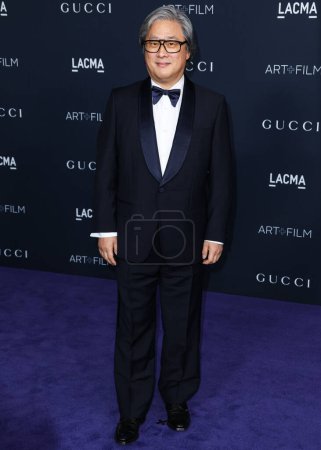 Foto de Park Chan-wook llega a la 11ª Gala Anual de Arte + Cine LACMA 2022 presentada por Gucci celebrada en el Museo de Arte del Condado de Los Ángeles el 5 de noviembre de 2022 en Los Ángeles, California, Estados Unidos. - Imagen libre de derechos