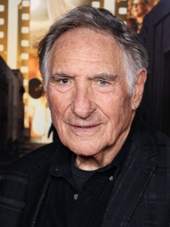 Photo for American actor Judd Hirsch arrives at the 2022 AFI Fest - Closing Night Special Screening Of Universal Pictures' 'The Fabelmans' held at the TCL Chinese Theatre IMAX on November 6, 2022 in Hollywood, Los Angeles, California, United States. - Royalty Free Image