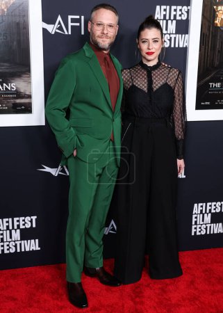 Photo for Seth Rogen and wife Lauren Miller arrive at the 2022 AFI Fest - Closing Night Special Screening Of Universal Pictures' 'The Fabelmans' held at the TCL Chinese Theatre IMAX on November 6, 2022 in Hollywood, Los Angeles, California, United States. - Royalty Free Image