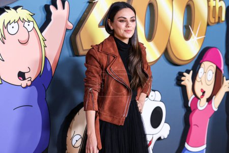 Téléchargez les photos : L'actrice américaine Mila Kunis arrive à la célébration du 400e épisode du "Family Guy" de FOX au Fox Studio Lot le 12 novembre 2022 à Los Angeles, Californie, États-Unis. - en image libre de droit